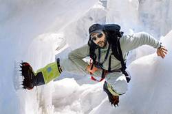 Ο Νίκος Μαγκίτσης εν δράσει. Όπως λέει ο ίδιος, φέτος θα ανέβει στην κορυφή Αϊλαντ Πικ των Ιμαλαΐων, στα 6.119 μέτρα 